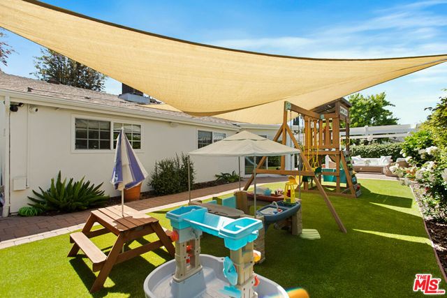 18829 Sylvan Street, Tarzana, CA 91335