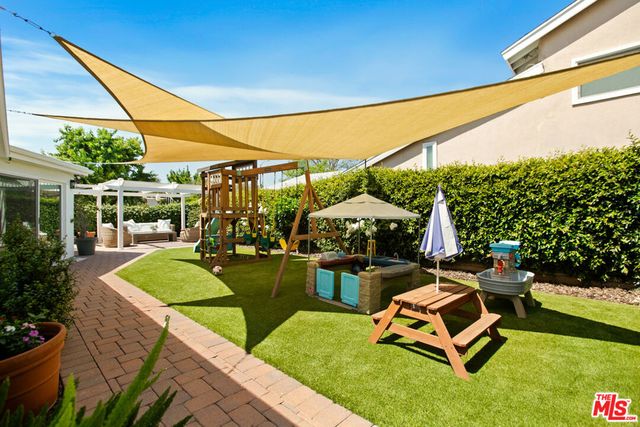 18829 Sylvan Street, Tarzana, CA 91335