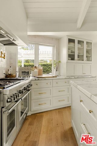 18829 Sylvan Street, Tarzana, CA 91335