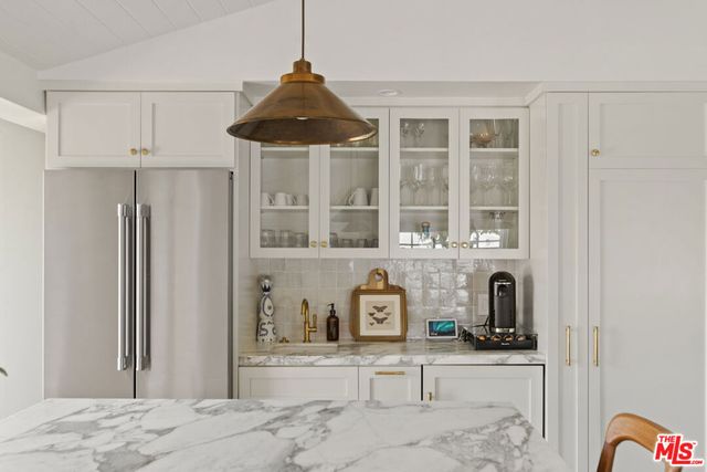 18829 Sylvan Street, Tarzana, CA 91335