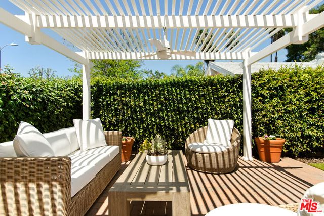 18829 Sylvan Street, Tarzana, CA 91335