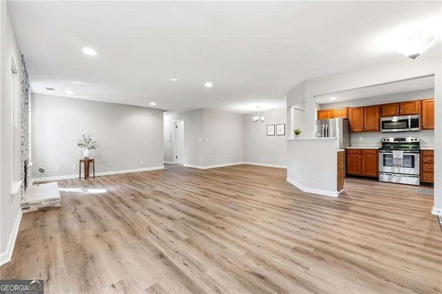 604 Mill Pond Road 604, Roswell, GA 30076