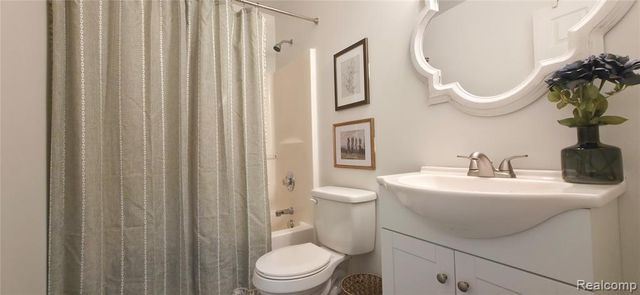 766 Pembroke Drive, Saline, MI 48176