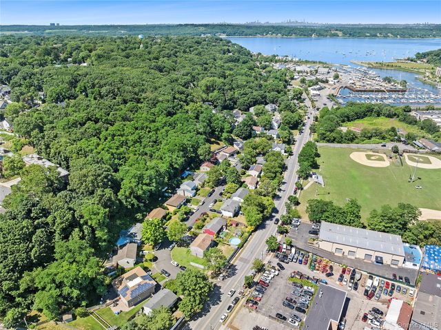 17 Harmony Lane, Glen Cove, NY 11542