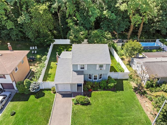 17 Harmony Lane, Glen Cove, NY 11542