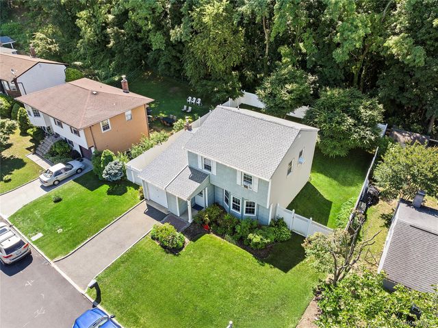 17 Harmony Lane, Glen Cove, NY 11542
