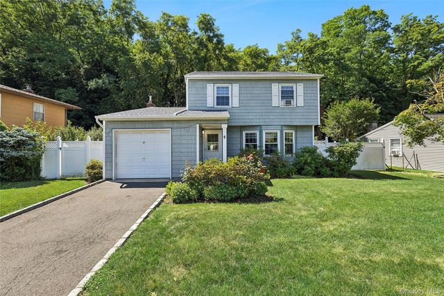 17 Harmony Lane, Glen Cove, NY 11542