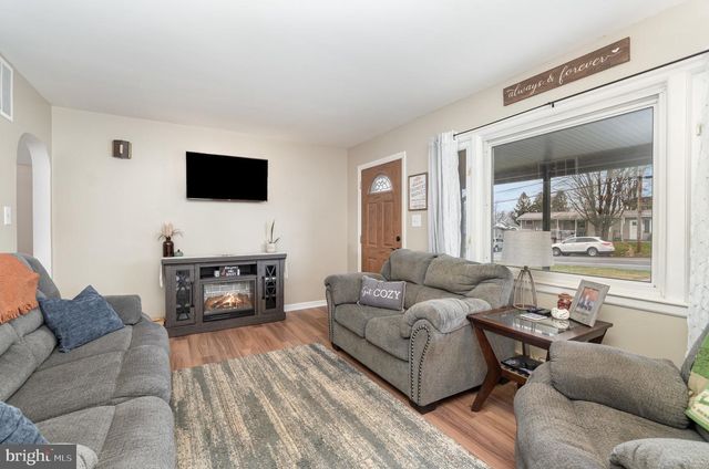 384 W MAIN STREET, Fayetteville, PA 17222