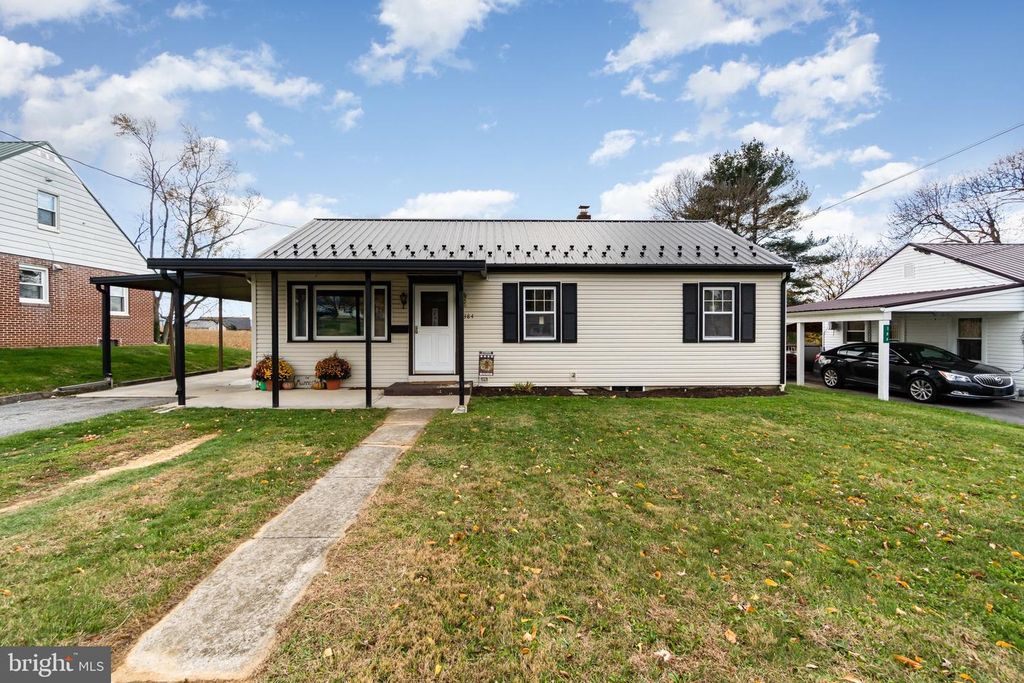 384 W MAIN STREET, Fayetteville, PA 17222