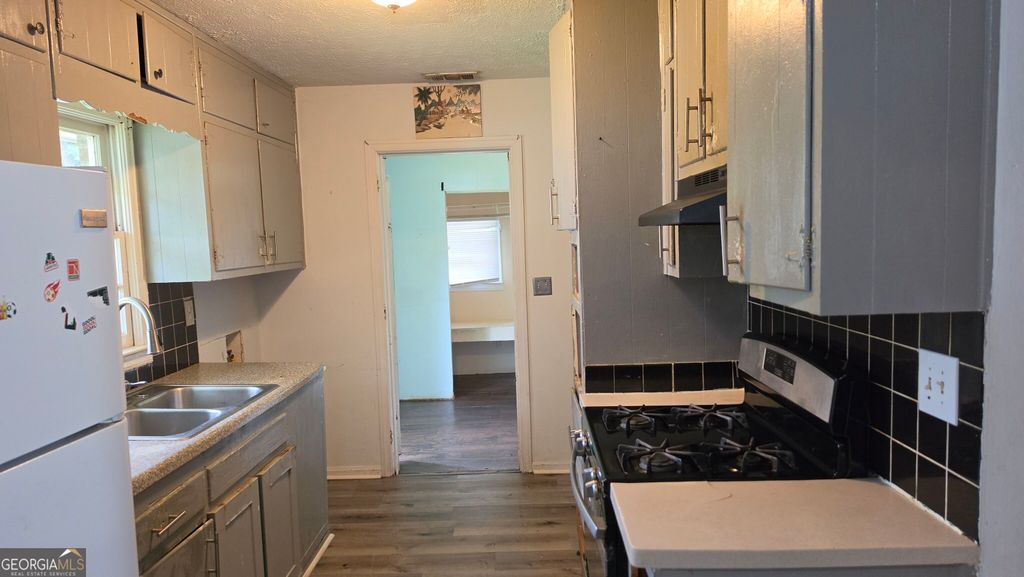 632 Pineridge Drive, Forest Park, GA 30297 — photo 4