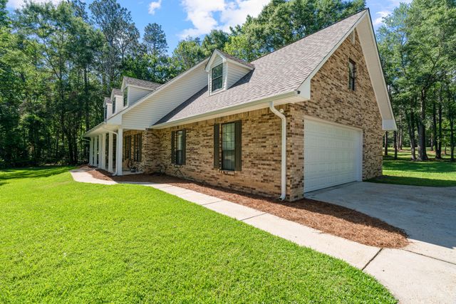 154 Dogwood Ln., Hattiesburg, MS 39402