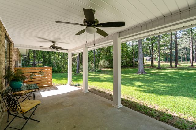 154 Dogwood Ln., Hattiesburg, MS 39402