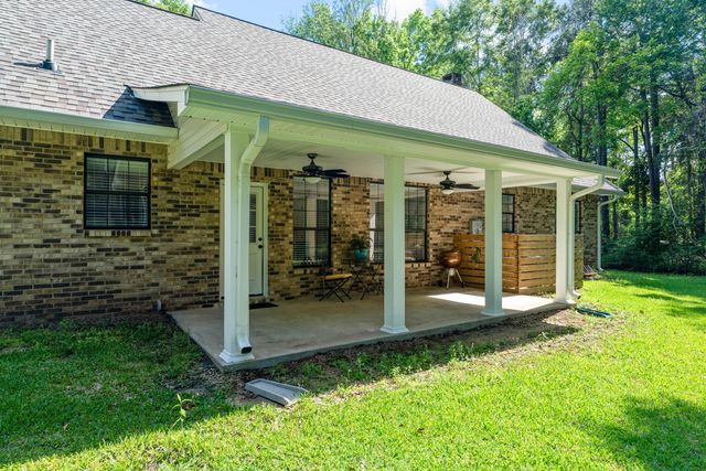 154 Dogwood Ln., Hattiesburg, MS 39402