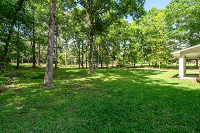 154 Dogwood Ln., Hattiesburg, MS 39402