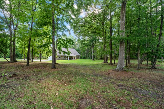 154 Dogwood Ln., Hattiesburg, MS 39402