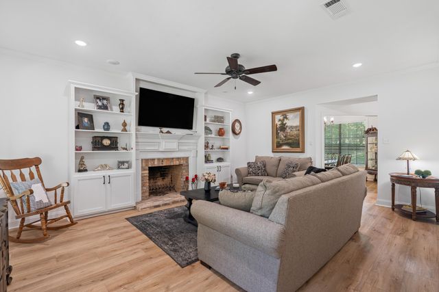 154 Dogwood Ln., Hattiesburg, MS 39402