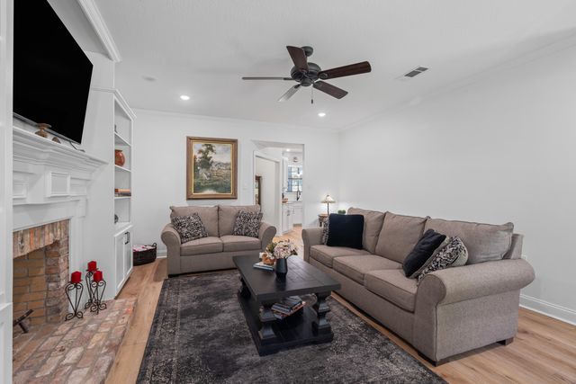 154 Dogwood Ln., Hattiesburg, MS 39402