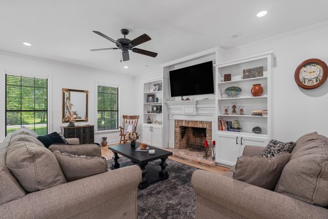 154 Dogwood Ln., Hattiesburg, MS 39402