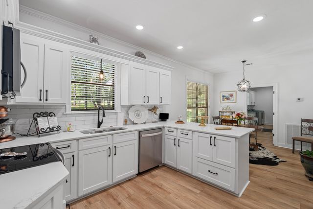 154 Dogwood Ln., Hattiesburg, MS 39402