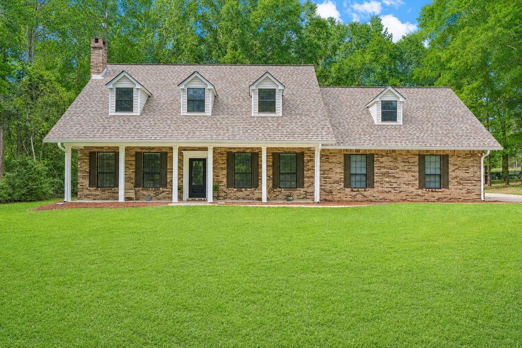 154 Dogwood Ln., Hattiesburg, MS 39402