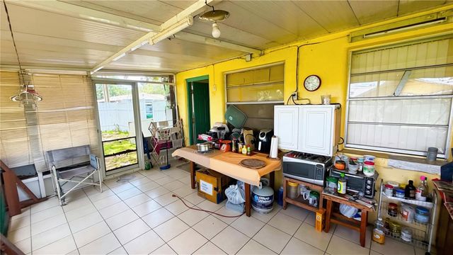 2515 W POWHATAN AVENUE, Tampa, FL 33614