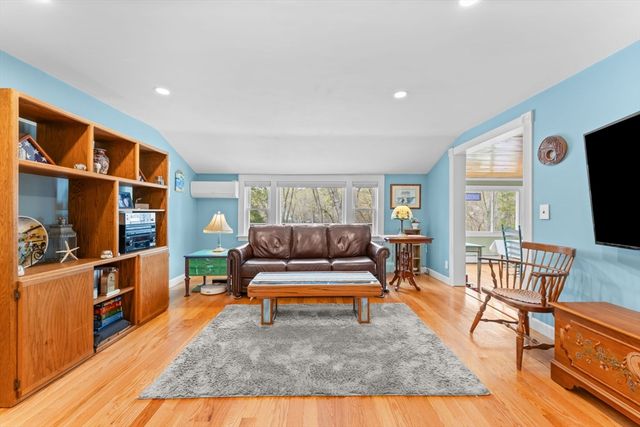 49 Ossamequin Rd, Billerica, MA 01821