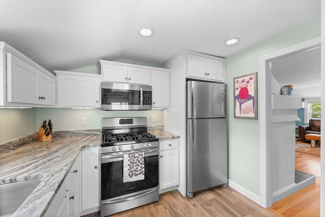 49 Ossamequin Rd, Billerica, MA 01821