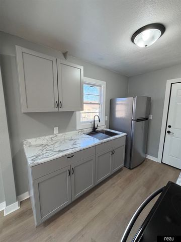 3929 N 42 Street, Omaha, NE 68111