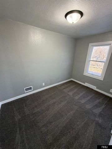 3929 N 42 Street, Omaha, NE 68111