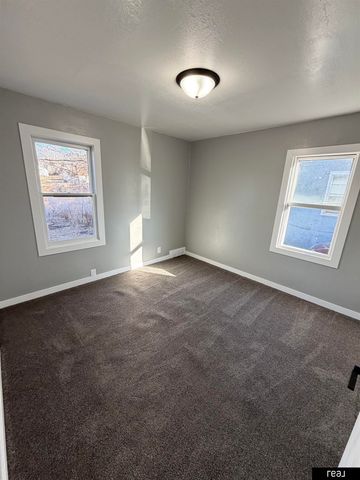 3929 N 42 Street, Omaha, NE 68111