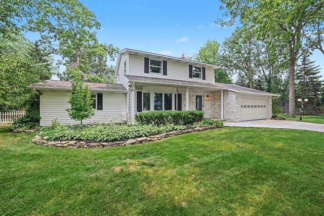 1586 St. Marys Court, Essexville, MI 48732