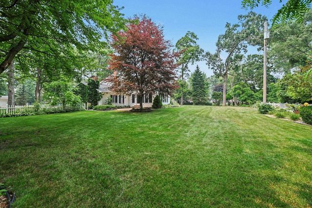 1586 St. Marys Court, Essexville, MI 48732