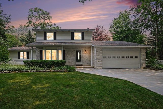 1586 St. Marys Court, Essexville, MI 48732