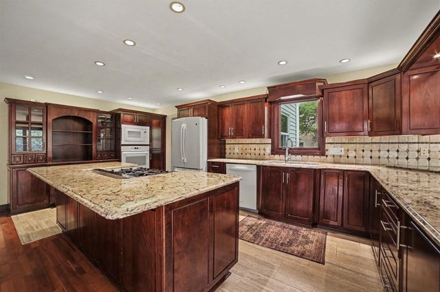 1586 St. Marys Court, Essexville, MI 48732