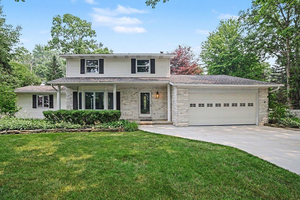 1586 St. Marys Court, Essexville, MI 48732