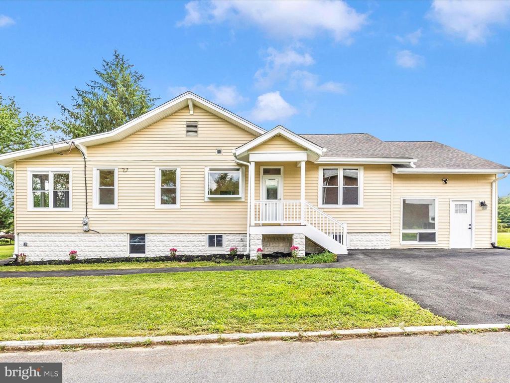 692 RIDGE RD, Mount Airy, MD 21771