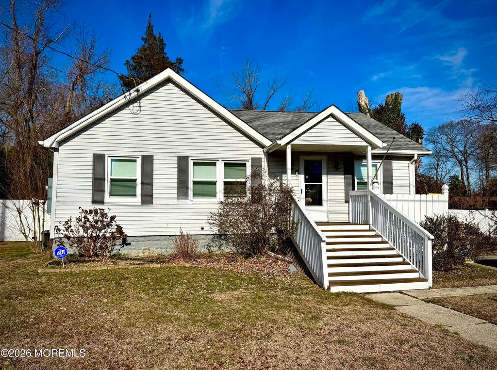 15 Buckley Lane, Bayville, NJ 08721