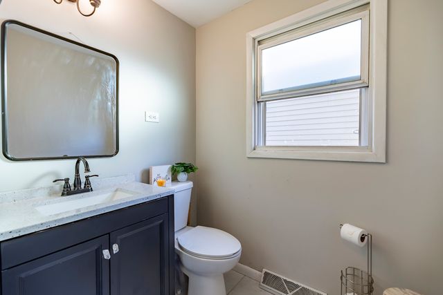 13415 S Mackinaw Avenue, Chicago, IL 60633