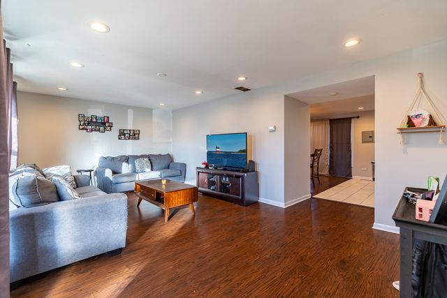 13415 S Mackinaw Avenue, Chicago, IL 60633