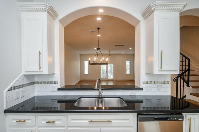 1239 W 22nd Street C, Houston, TX 77008