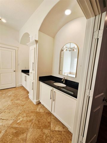 1239 W 22nd Street C, Houston, TX 77008