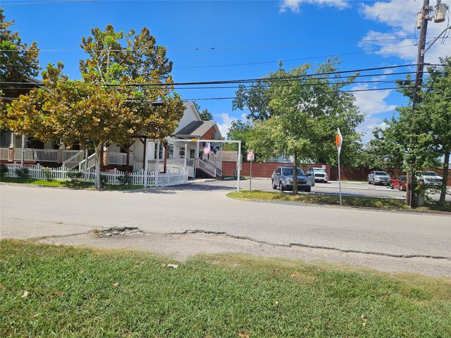 1239 W 22nd Street C, Houston, TX 77008