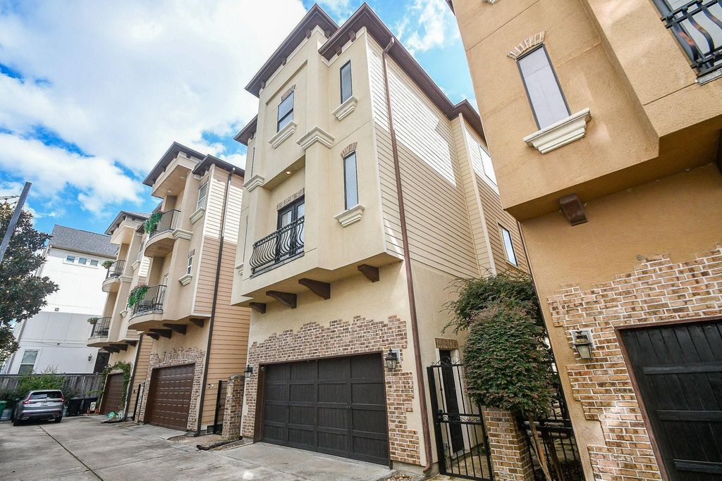 1239 W 22nd Street C, Houston, TX 77008