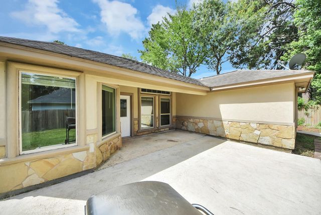 1759 Hazelwood Street, Conroe, TX 77301