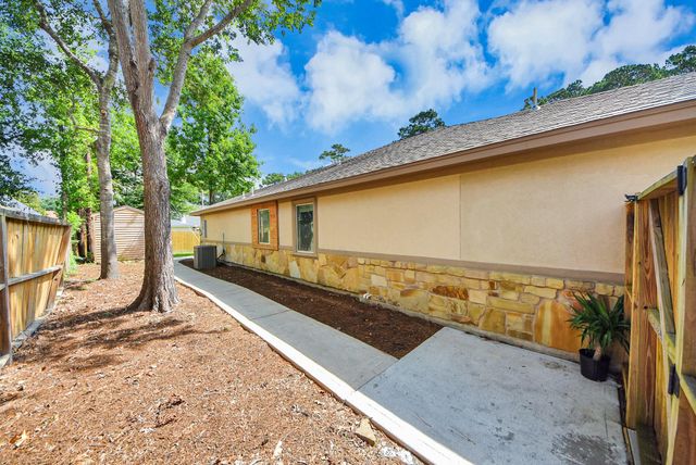 1759 Hazelwood Street, Conroe, TX 77301
