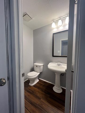 8103 Edgebrook Forest Court, Houston, TX 77088