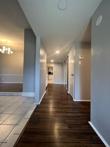 8103 Edgebrook Forest Court, Houston, TX 77088