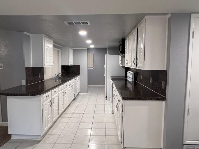 8103 Edgebrook Forest Court, Houston, TX 77088