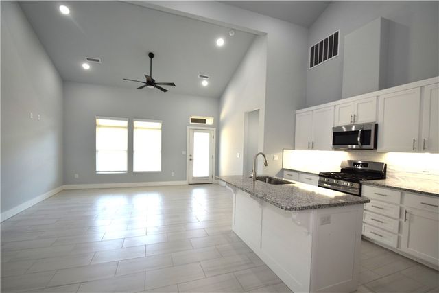 1800 Garnet Avenue, Centerton, AR 72719