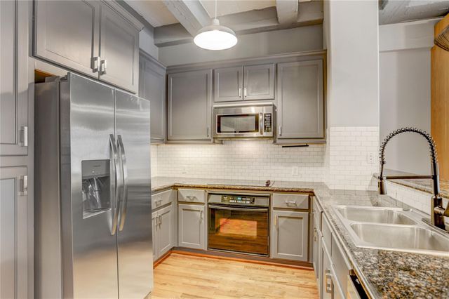 1120 Texas Street 9C, Houston, TX 77002